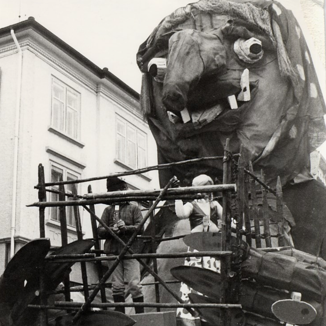 1975